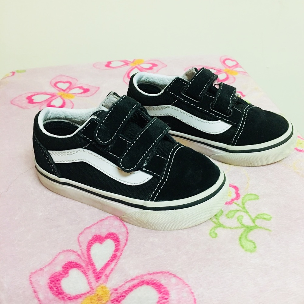 BABY BLACK AND WHITE VANS!